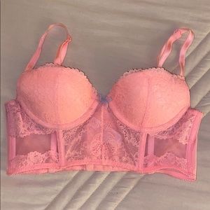 Victoria’s Secret peach bra
